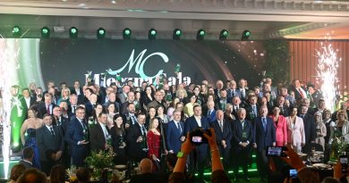 Krajowa elita producentów mleka. Liderzy wydajności w podziale na wielkość stad Krajowa elita producentów mleka. Liderzy wydajności w podziale na wielkość stad